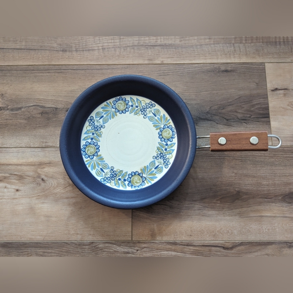 Vtg MCM Figgjo Norway Painted Enamel Cast Iron 10" Skillet Pan